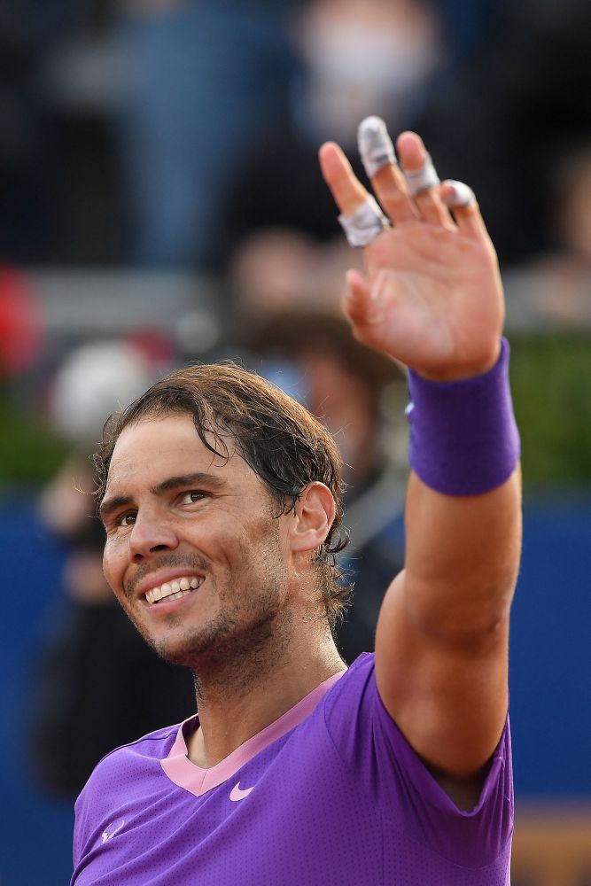 开云体育-纳达尔在巴塞罗那比赛中反败为胜，出色防守引发热议！比赛高潮迭起的简单介绍